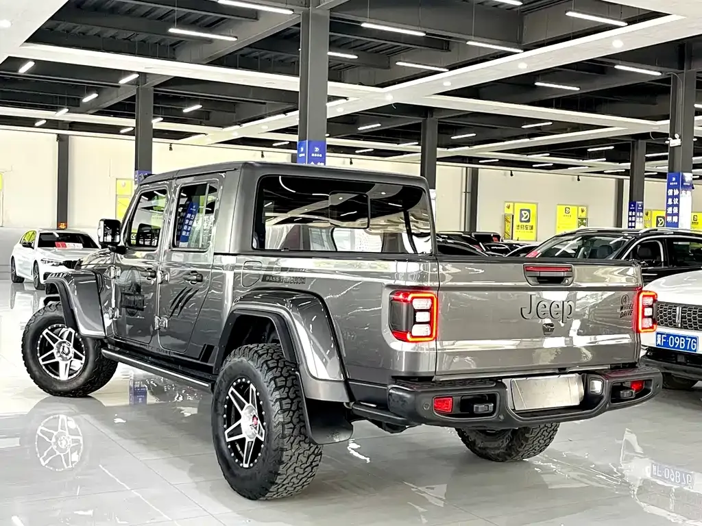 Jeep Gladiator 2023 из CN, фото 7