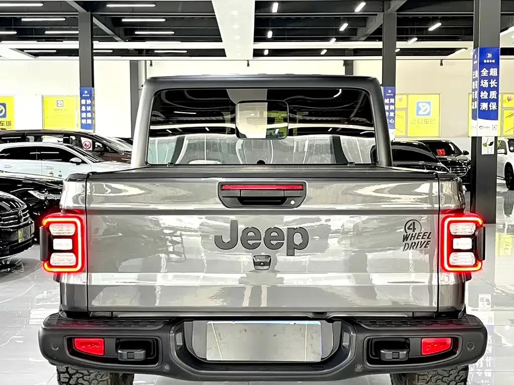 Jeep Gladiator 2023 из CN, фото 3