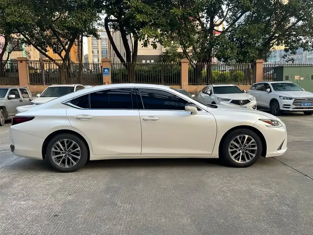 Lexus ES 2024 из CN, фото 9