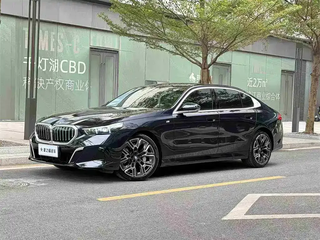 BMW 5 Series — фото 1