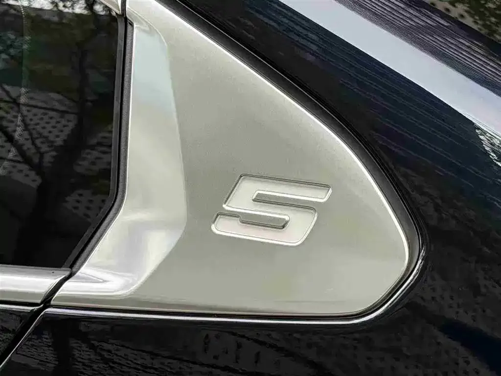 BMW 5 Series — фото 2