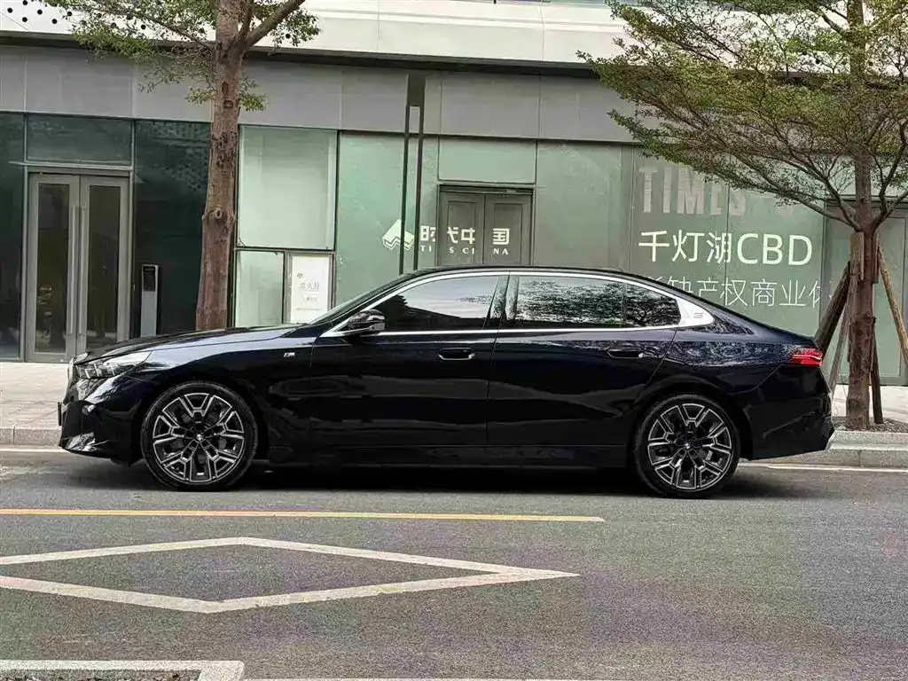 BMW 5 Series — фото 10