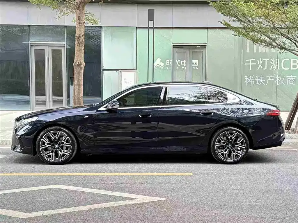 BMW 5 Series — фото 6