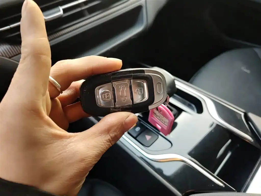 Hongqi E-QM5 2024 из CN, фото 2