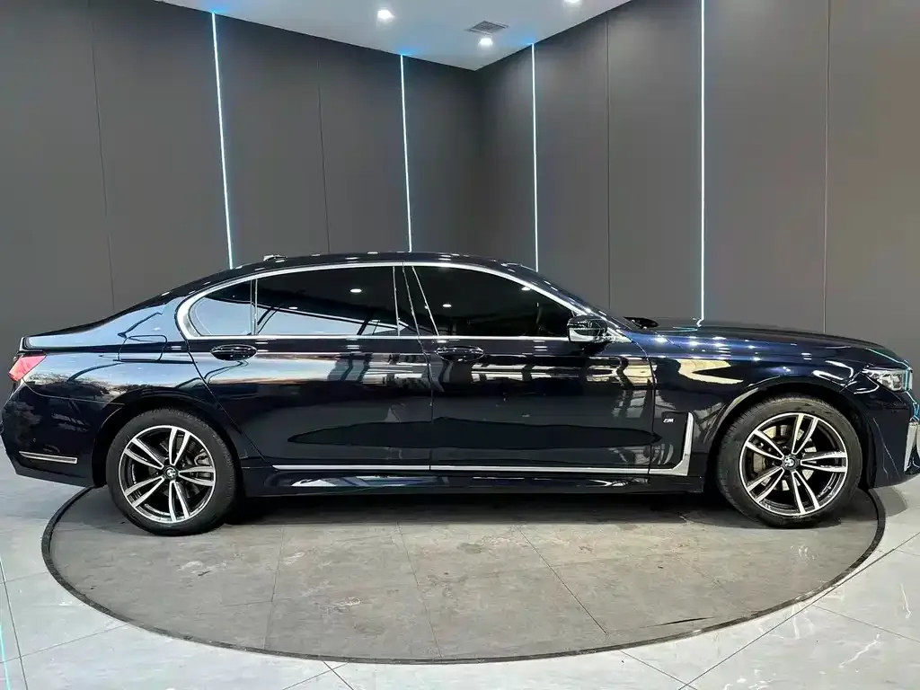BMW 7 Series — фото 10
