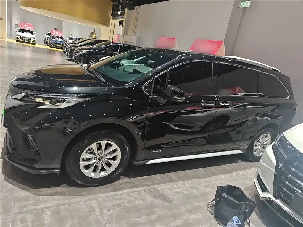 Toyota Granvia 2023 из CN, фото 10