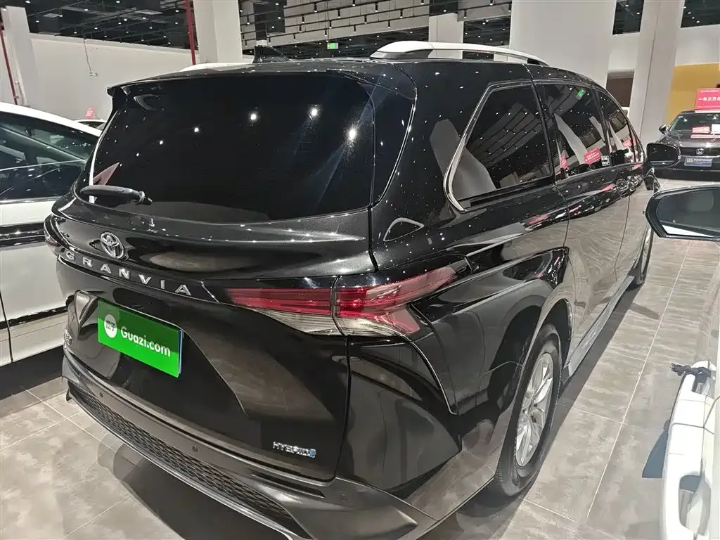 Toyota Granvia 2023 из CN, фото 8