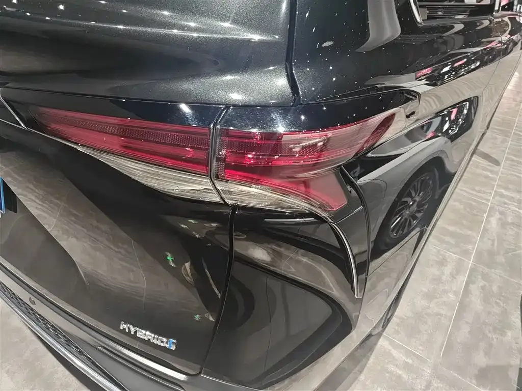 Toyota Granvia 2023 из CN, фото 4
