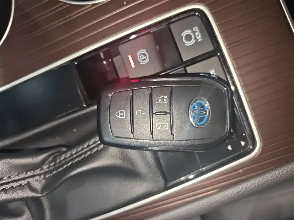 Toyota Granvia 2023 из CN, фото 7