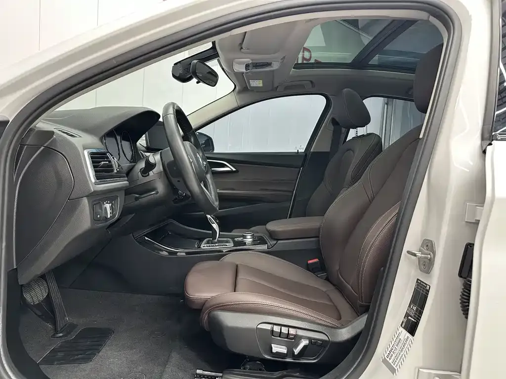 BMW 1 Series 2021 из CN, фото 4