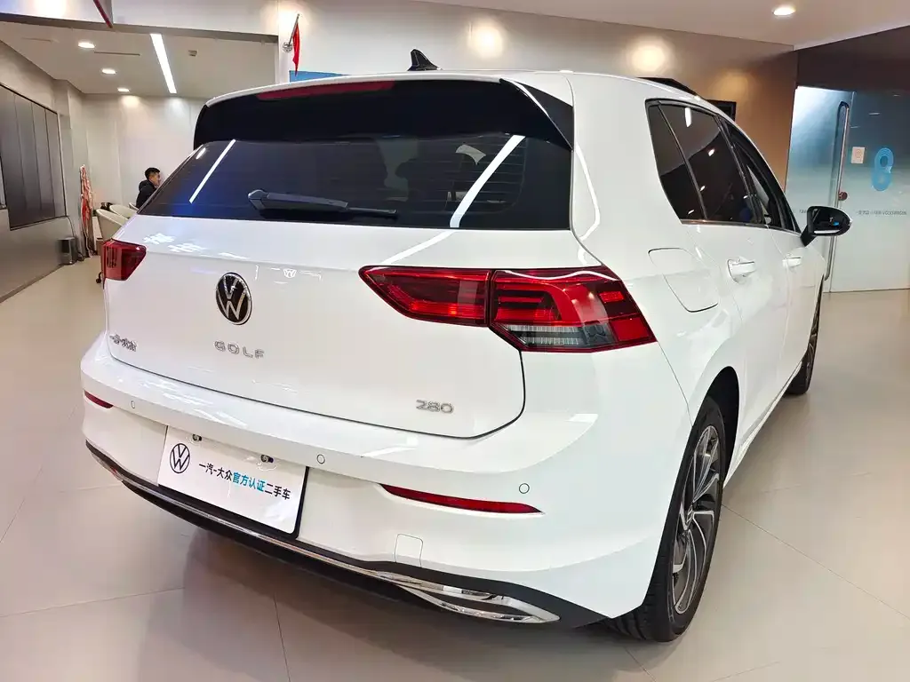 Volkswagen Golf 2024 из CN, фото 4