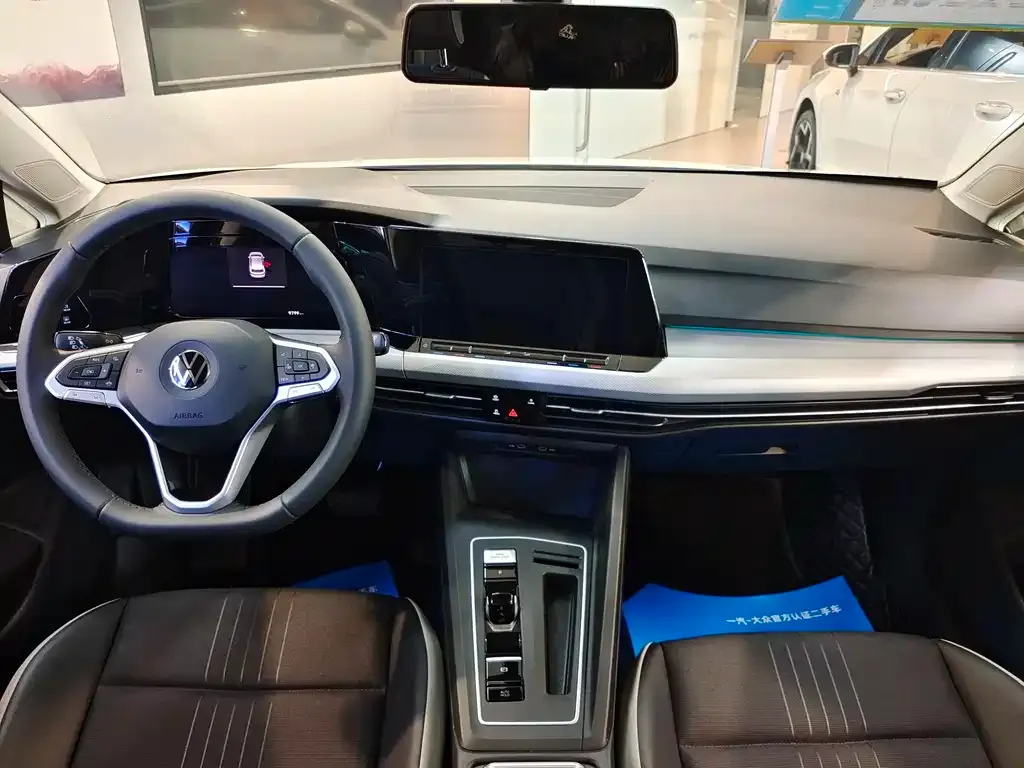Volkswagen Golf 2024 из CN, фото 7