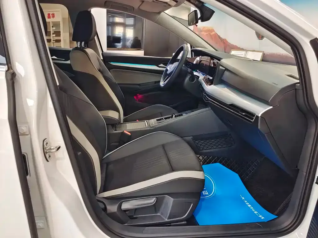 Volkswagen Golf 2024 из CN, фото 8