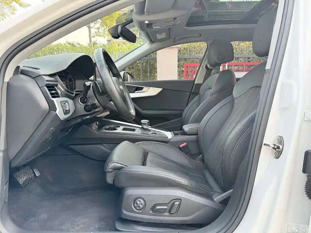Audi A4L 2021 из CN, фото 5