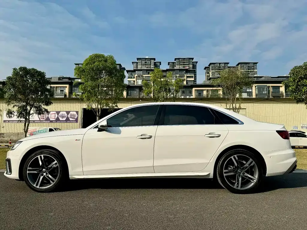 Audi A4L 2021 из CN, фото 2