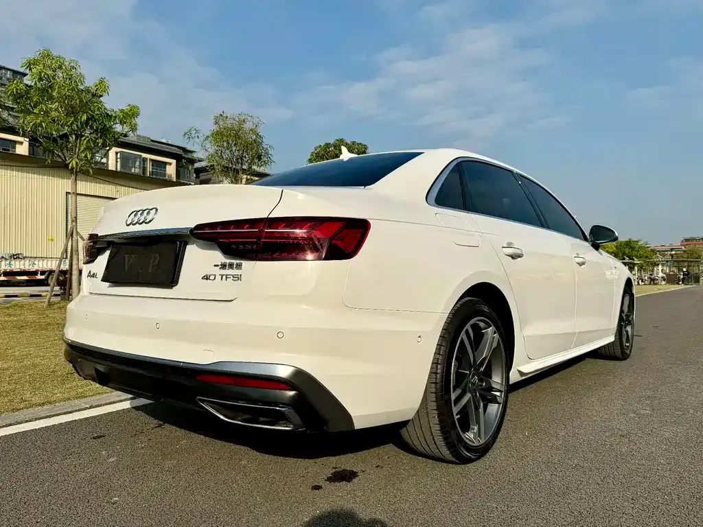 Audi A4L 2021 из CN, фото 10