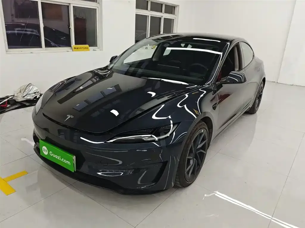 Tesla Model 3 — фото 1