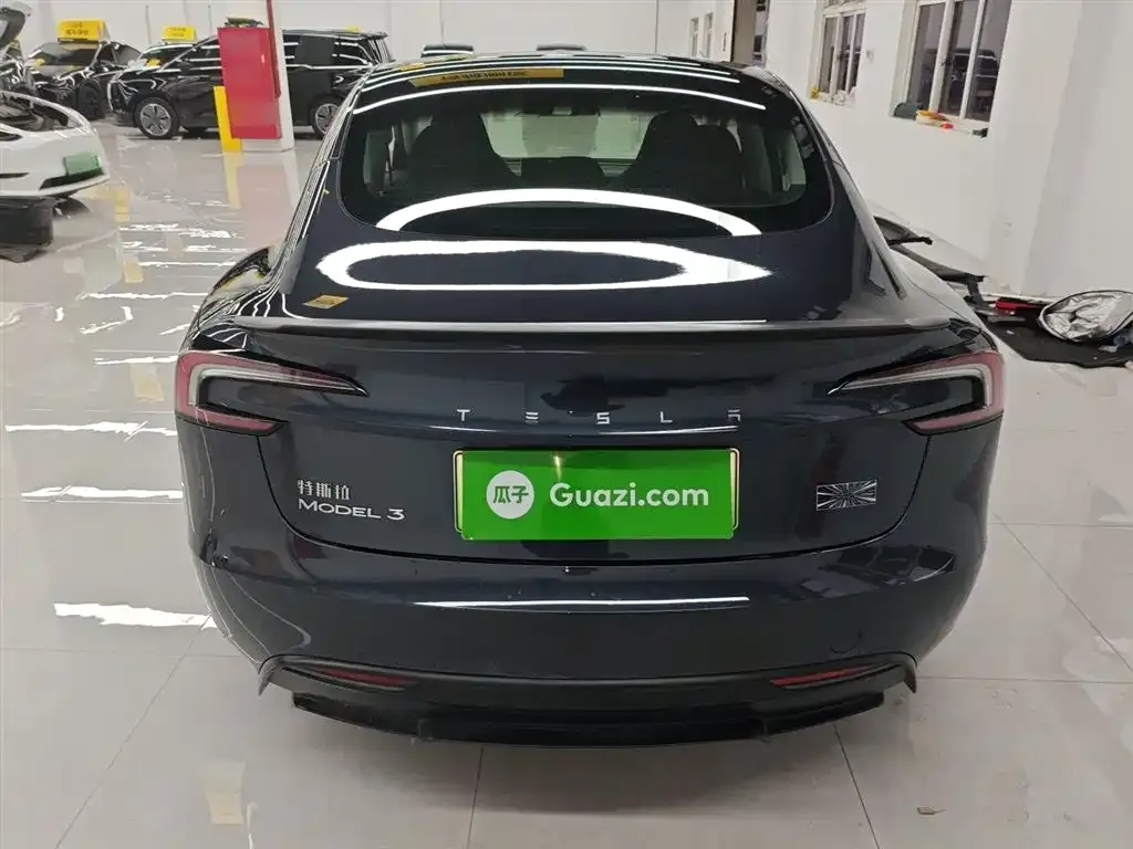 Tesla Model 3 — фото 10