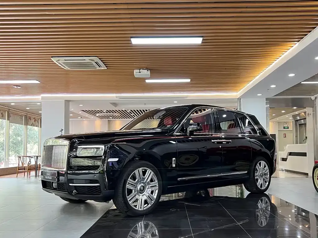 Rolls-Royce Cullinan — фото 1