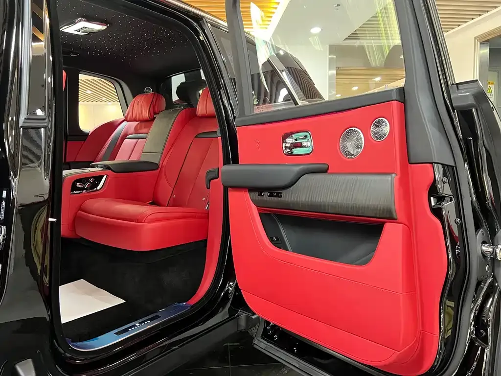 Rolls-Royce Cullinan — фото 10