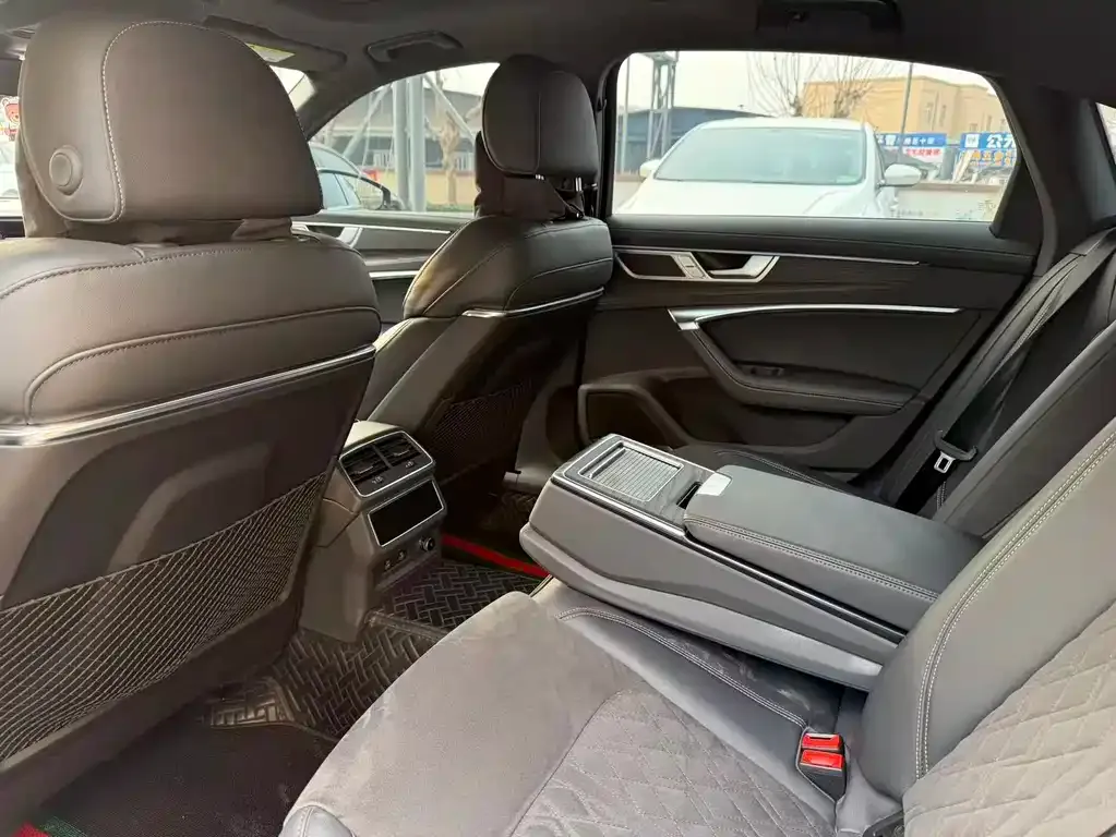 Audi A6L 2024 из CN, фото 3