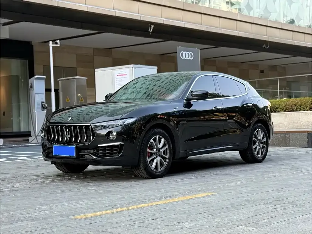 Maserati Levante — фото 1