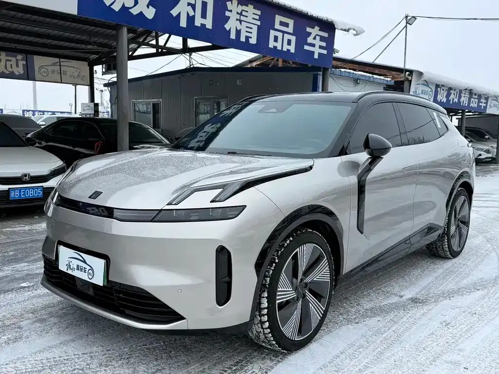 Lynk & Co 08 EM-P
