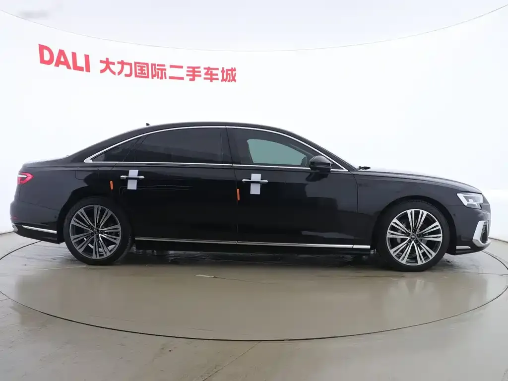 Audi A8 — фото 3