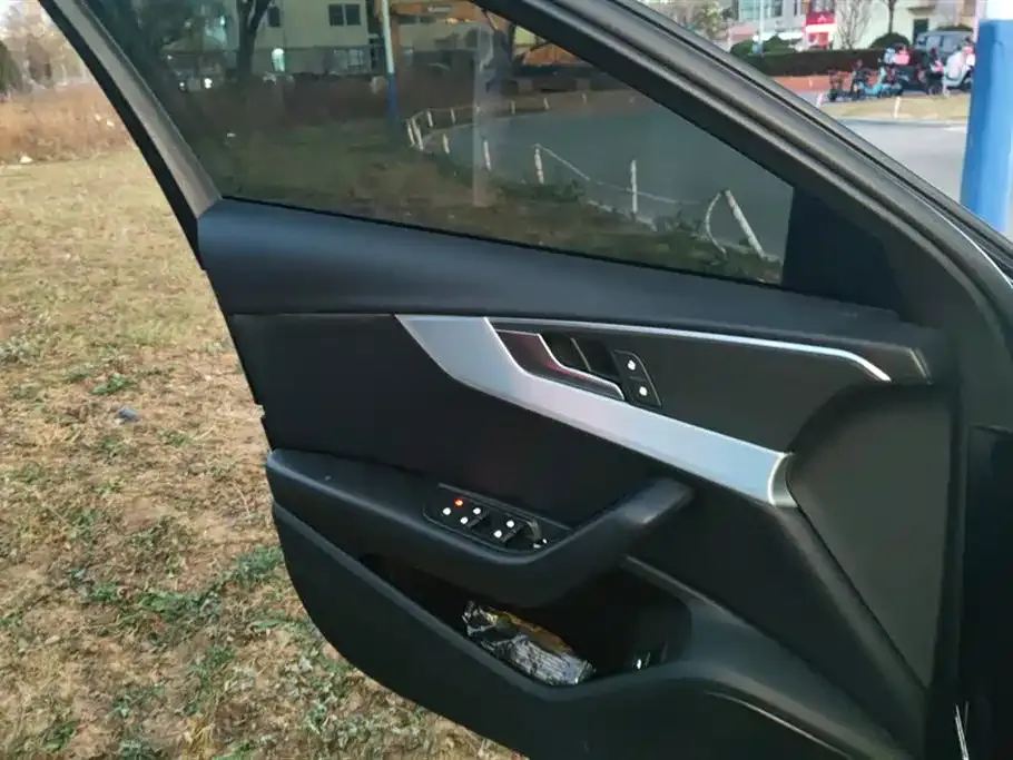 Audi A4L 2021 из CN, фото 7