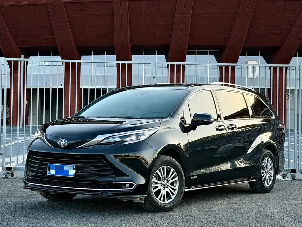Toyota Sienna 2023 из CN, фото 1