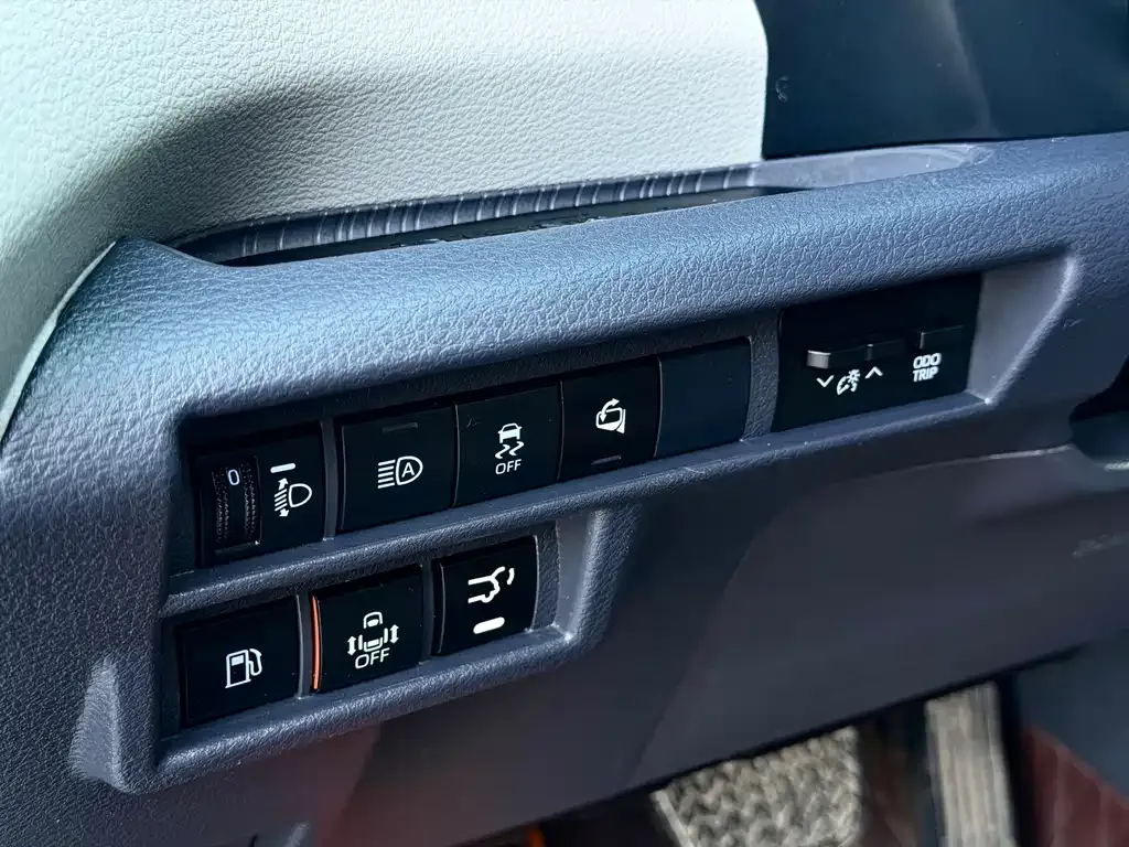 Toyota Sienna 2023 из CN, фото 2