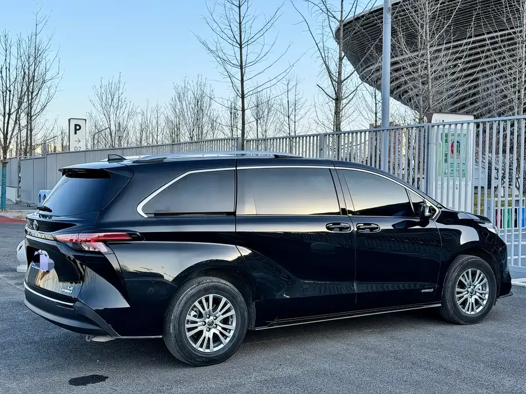 Toyota Sienna 2023 из CN, фото 9