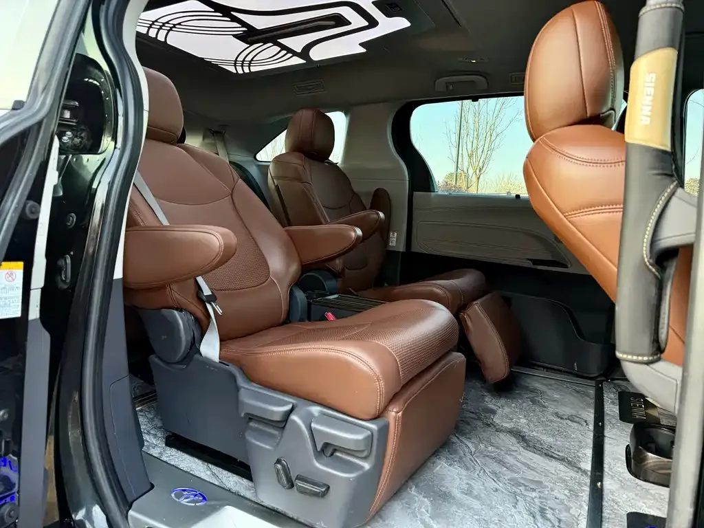 Toyota Sienna 2023 из CN, фото 3