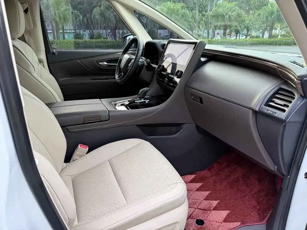 Toyota Alphard — фото 6