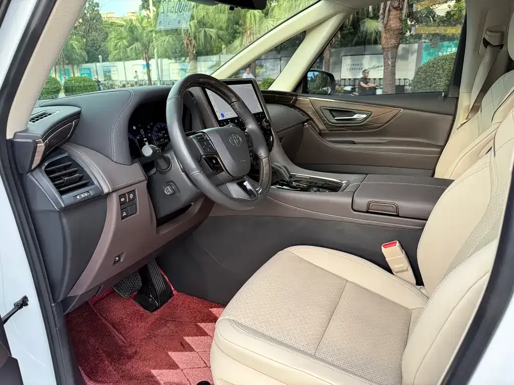 Toyota Alphard — фото 7