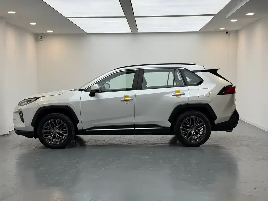 Toyota Wildlander 2023 из CN, фото 9