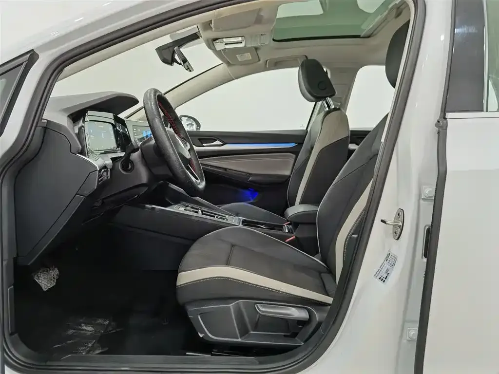 Volkswagen Golf 2021 из CN, фото 10