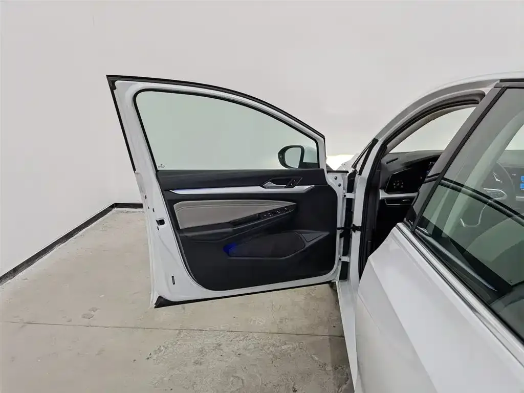 Volkswagen Golf 2021 из CN, фото 8