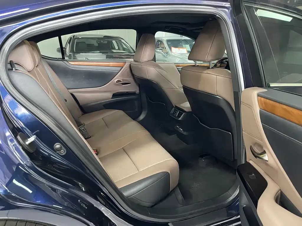 Lexus ES 2022 из CN, фото 8