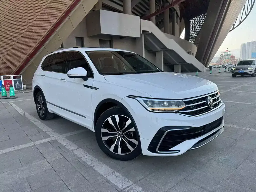 Volkswagen Tiguan L — фото 4
