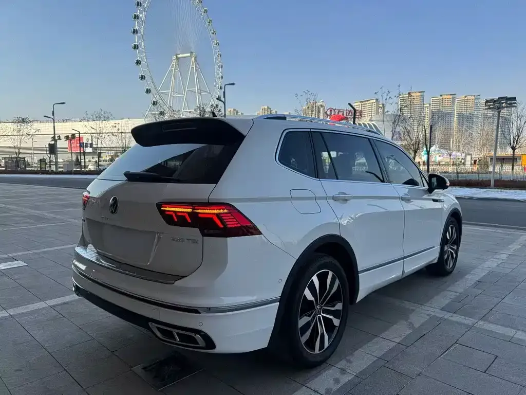 Volkswagen Tiguan L — фото 2