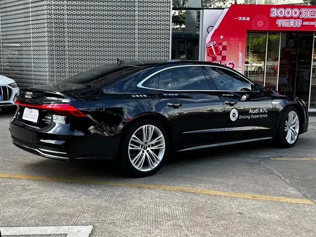 Audi A7L — фото 7