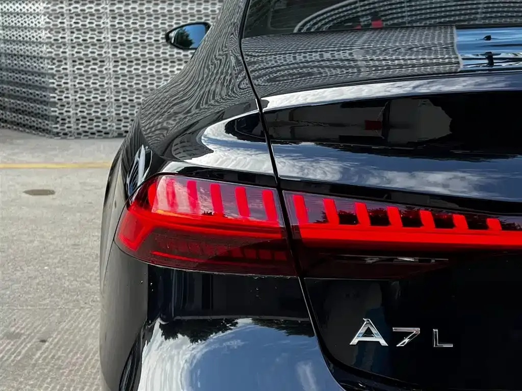 Audi A7L — фото 5