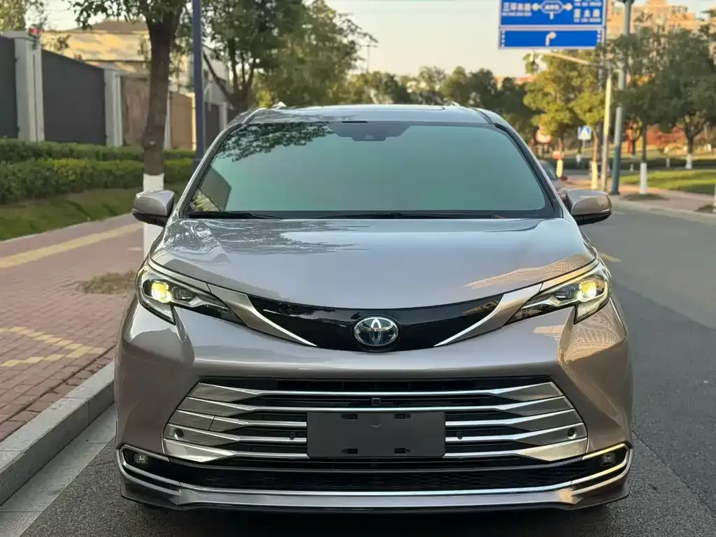 Toyota Sienna 2022 из CN, фото 6