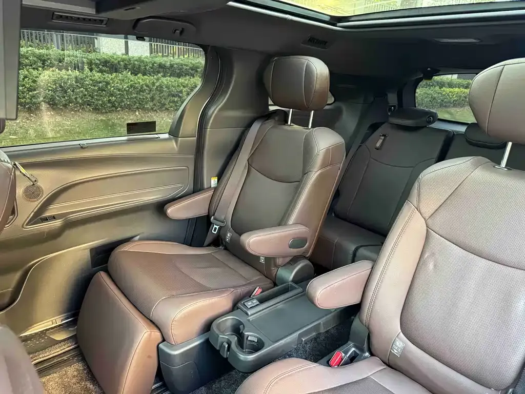 Toyota Sienna 2022 из CN, фото 10