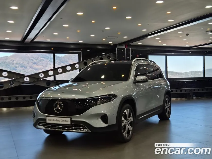 Mercedes-Benz EQB — фото 1