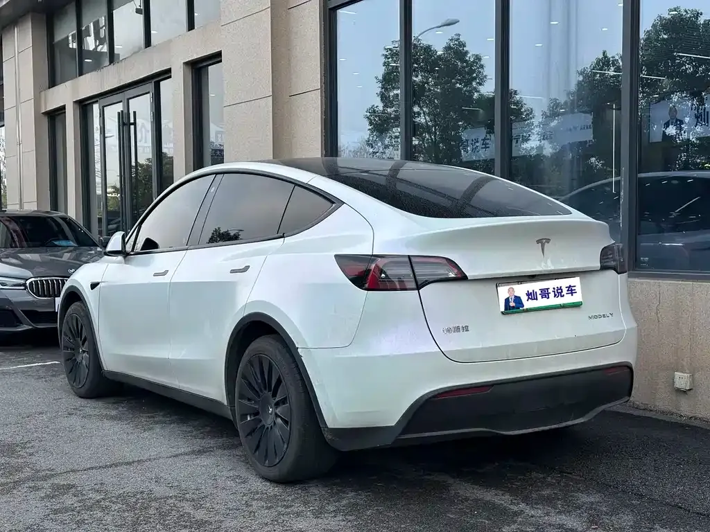 Tesla Model Y — фото 5