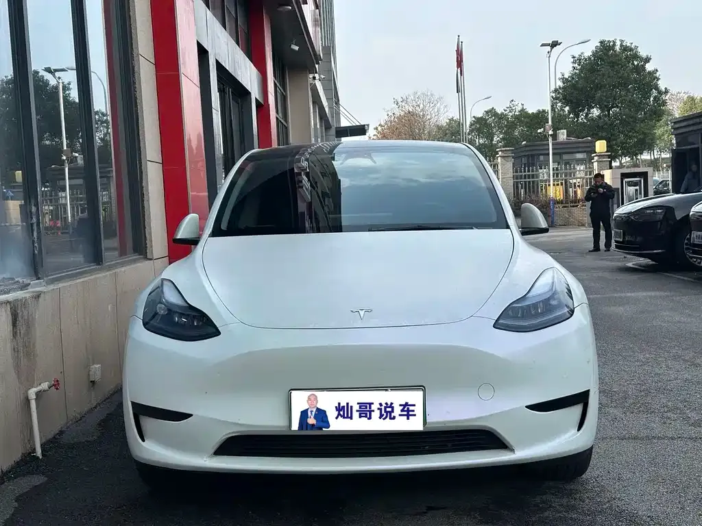 Tesla Model Y — фото 4
