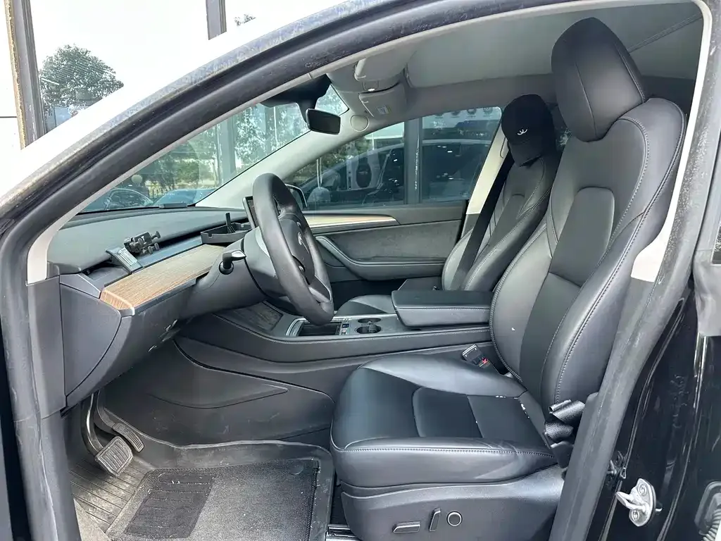 Tesla Model Y — фото 7