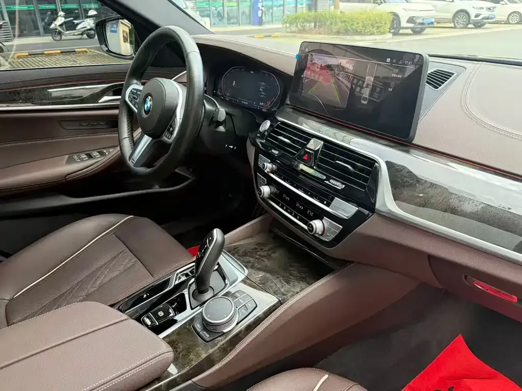 BMW 5 Series 2022 из CN, фото 9
